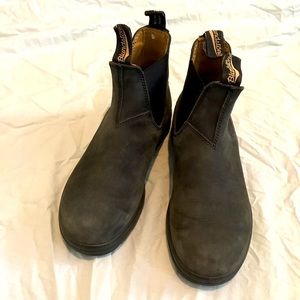 Black Blundstone boots